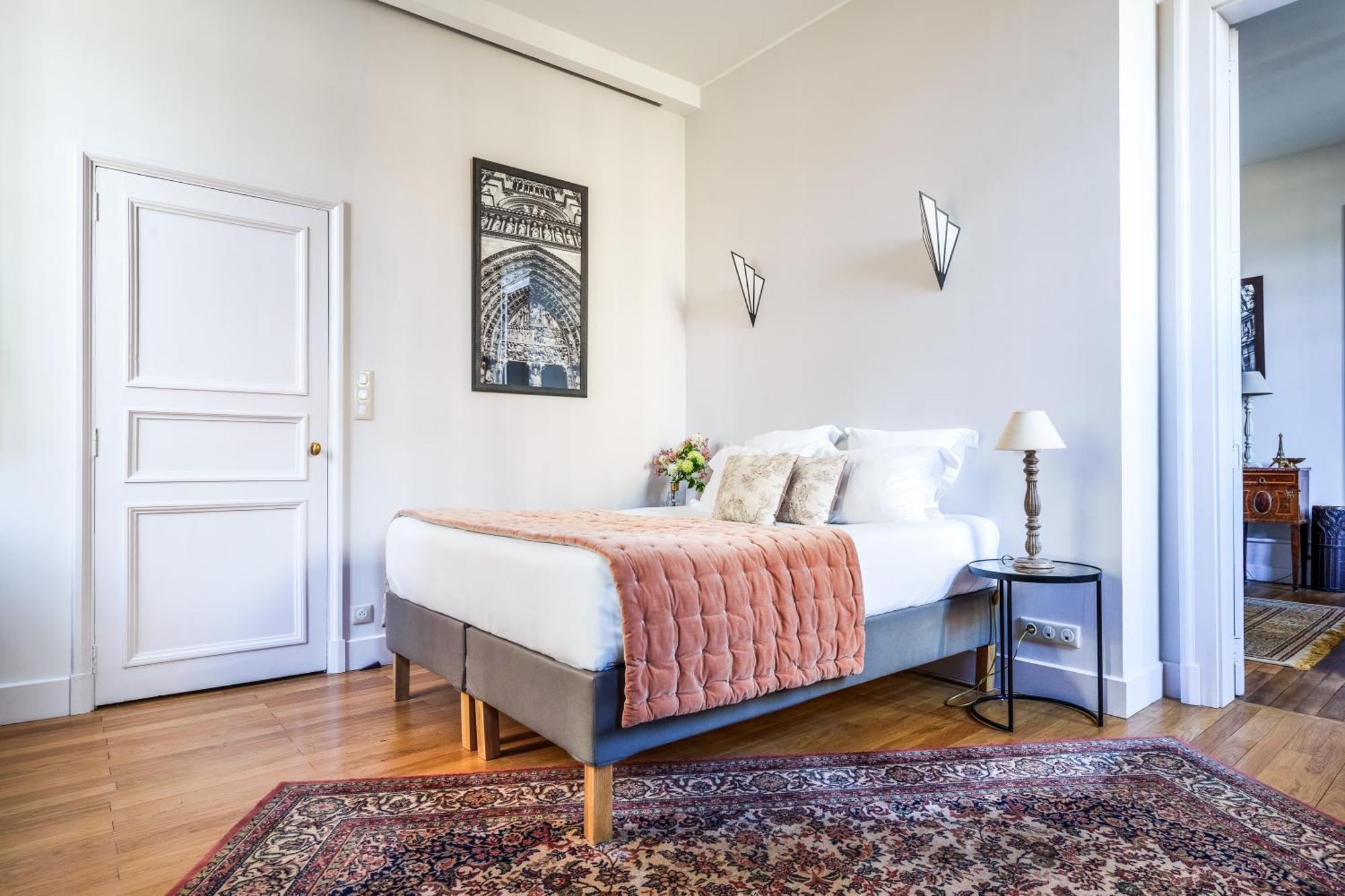 Appartement Raffine Vue Cathedrale, Jardin, Wifi 图尔 外观 照片