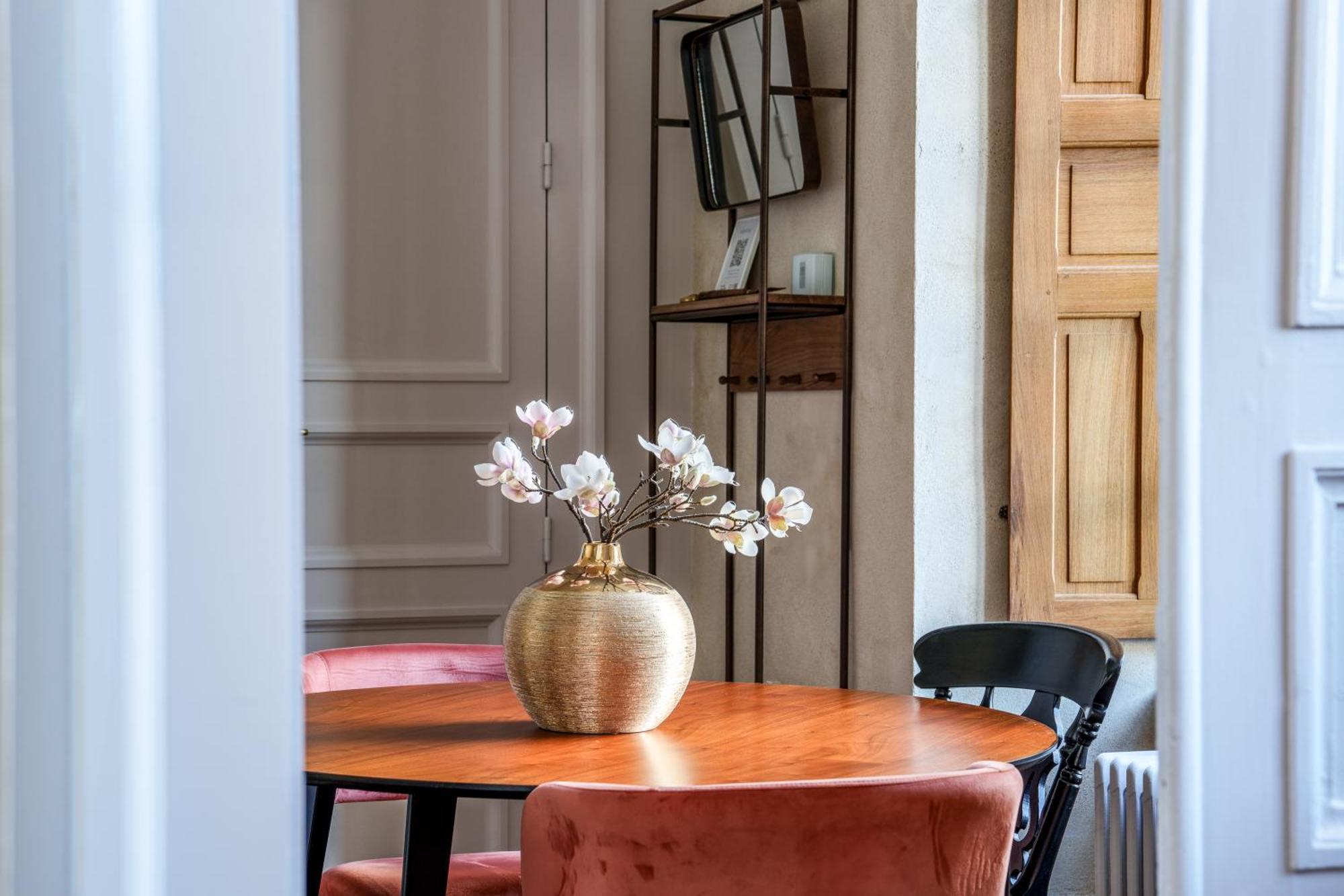 Appartement Raffine Vue Cathedrale, Jardin, Wifi 图尔 外观 照片